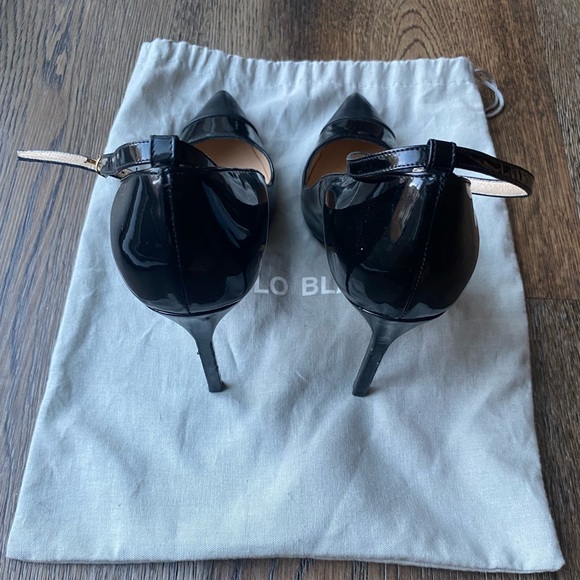 Manolo Blahnik Black Toe Pump with Ankle strap - Picture 5 of 8